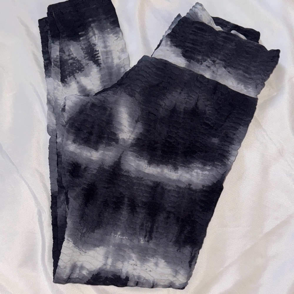 Woman’s Booty by Brabants Tie-Dye Leggings - Black, White and Gray. One Size